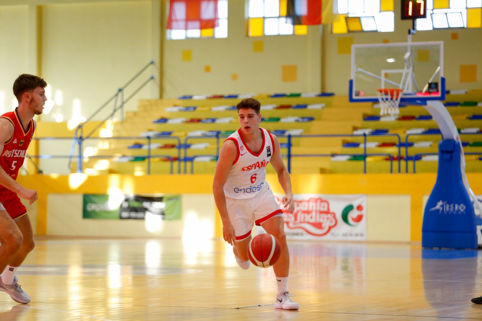 Las fotos de la primera jornada del torneo Internacional U20 de baloncesto de La Línea