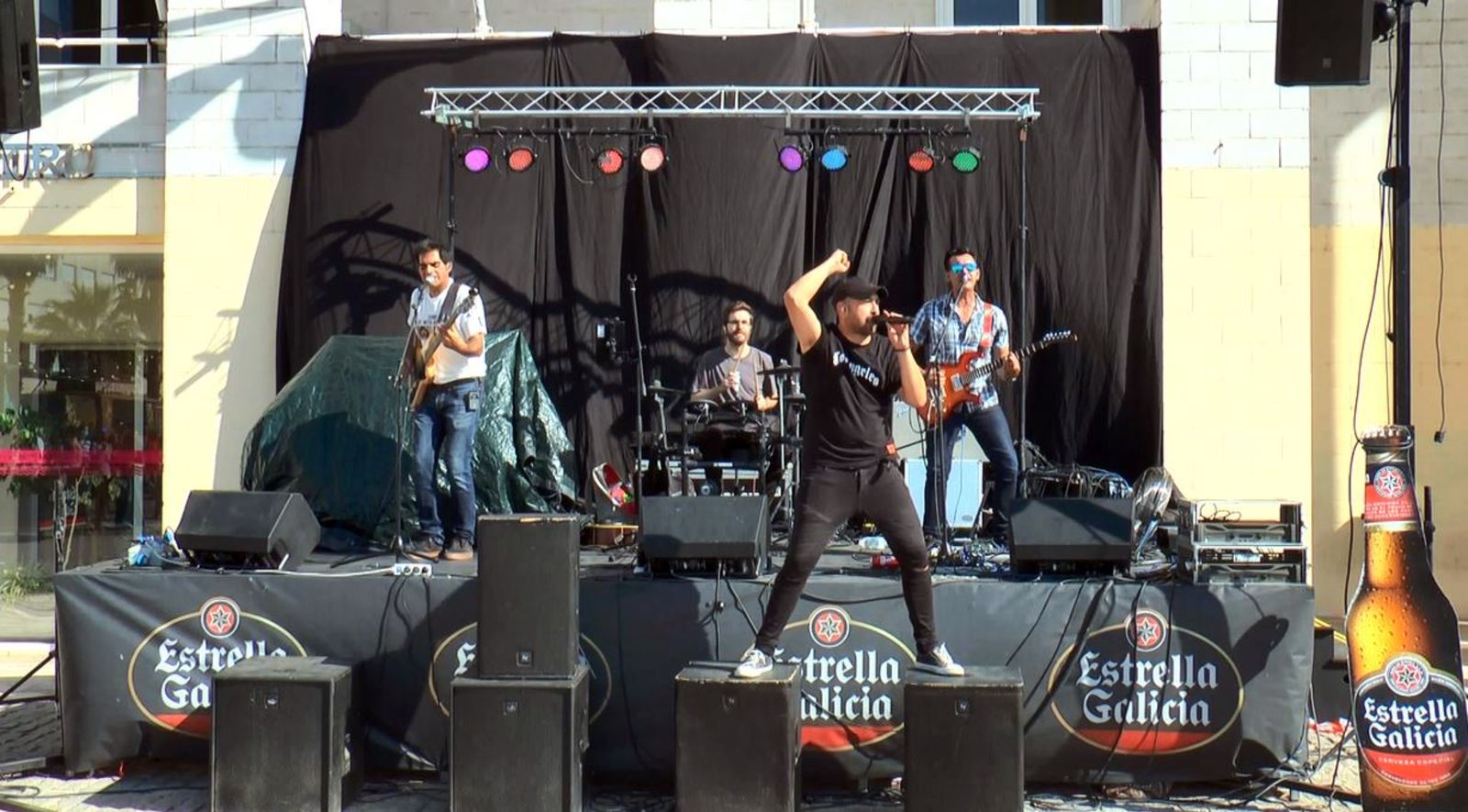 Actuación del grupo 'Aquel 20 de Abril'