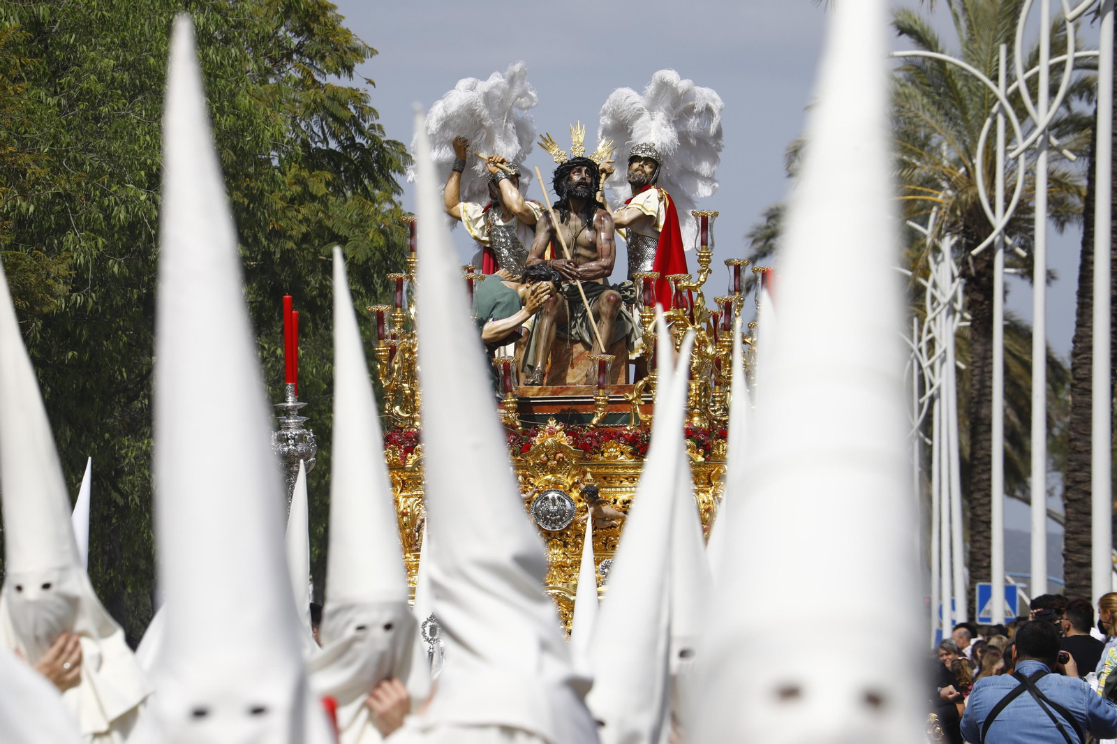 Lunes Santo en Córdoba: La procesión de la Merced, en imágenes