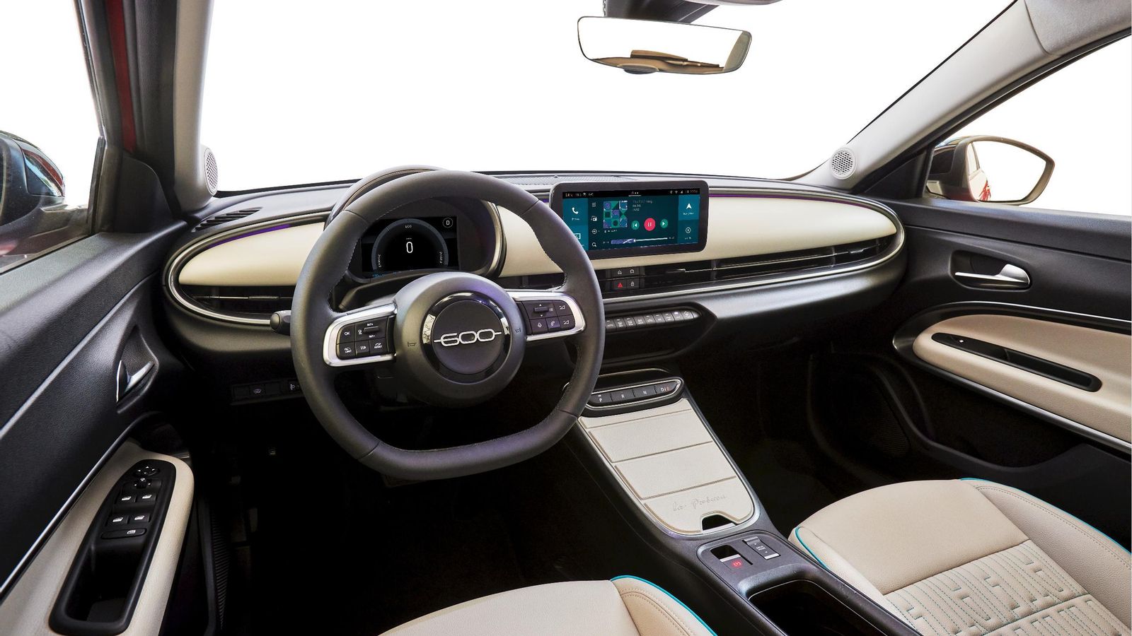 En el acabado La Prima, el aspecto es más lujoso que en el Red. Ambos tienen iluminación ambiental.