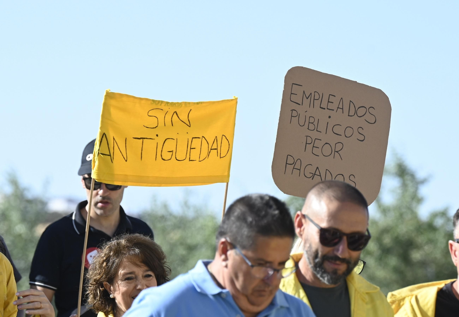 La manifestación de los bomberos forestales en Córdoba, en imágenes