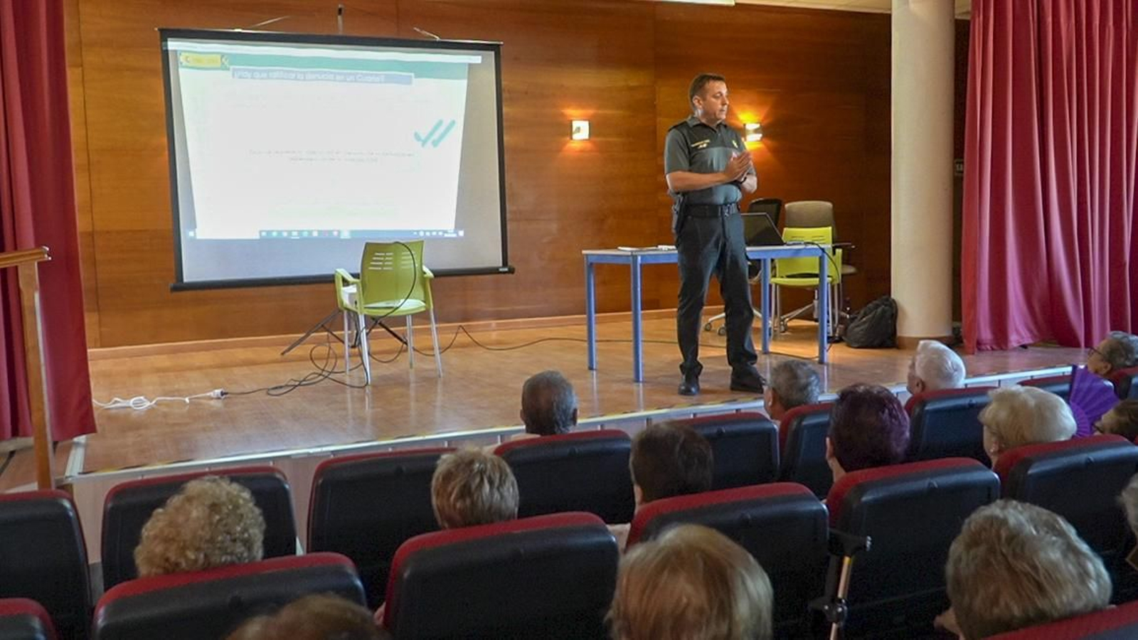 Charla de un agente de la Guardia Civil en Zafarraya