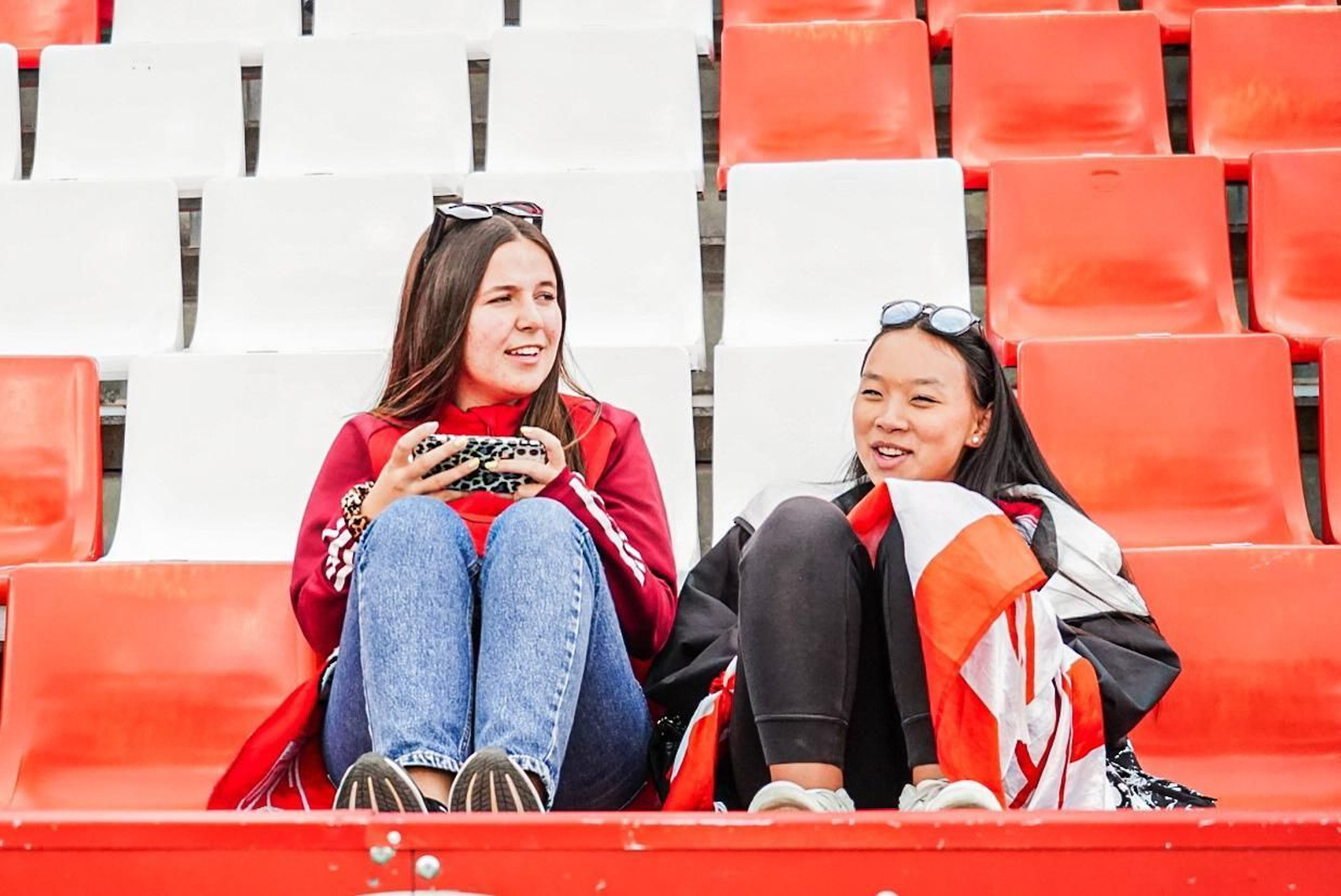 Encuéntrate en la grada de Los Cármenes en el Granada-Osasuna