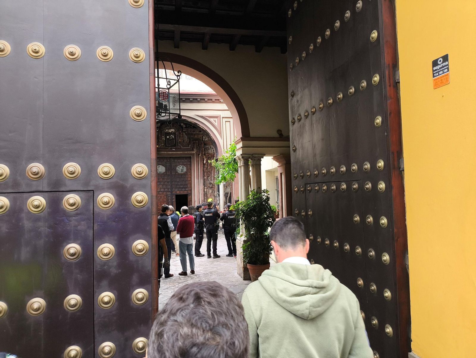 Fotos del incendo en la iglesia de San Antonio Abad, sede de la hermandad del Silencio
