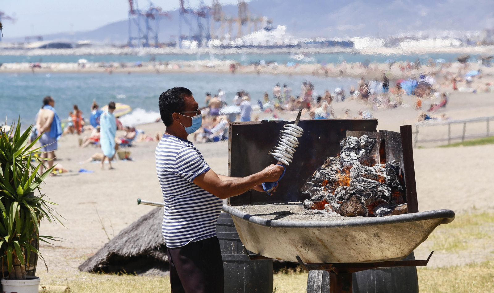 Las fotos de la playa de La Malagueta un día antes de entrar en la fase 3