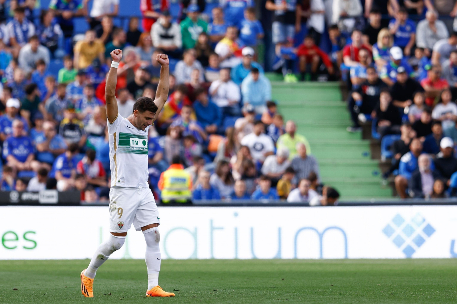 Lucas Boyé celebra un gol con el Elche.