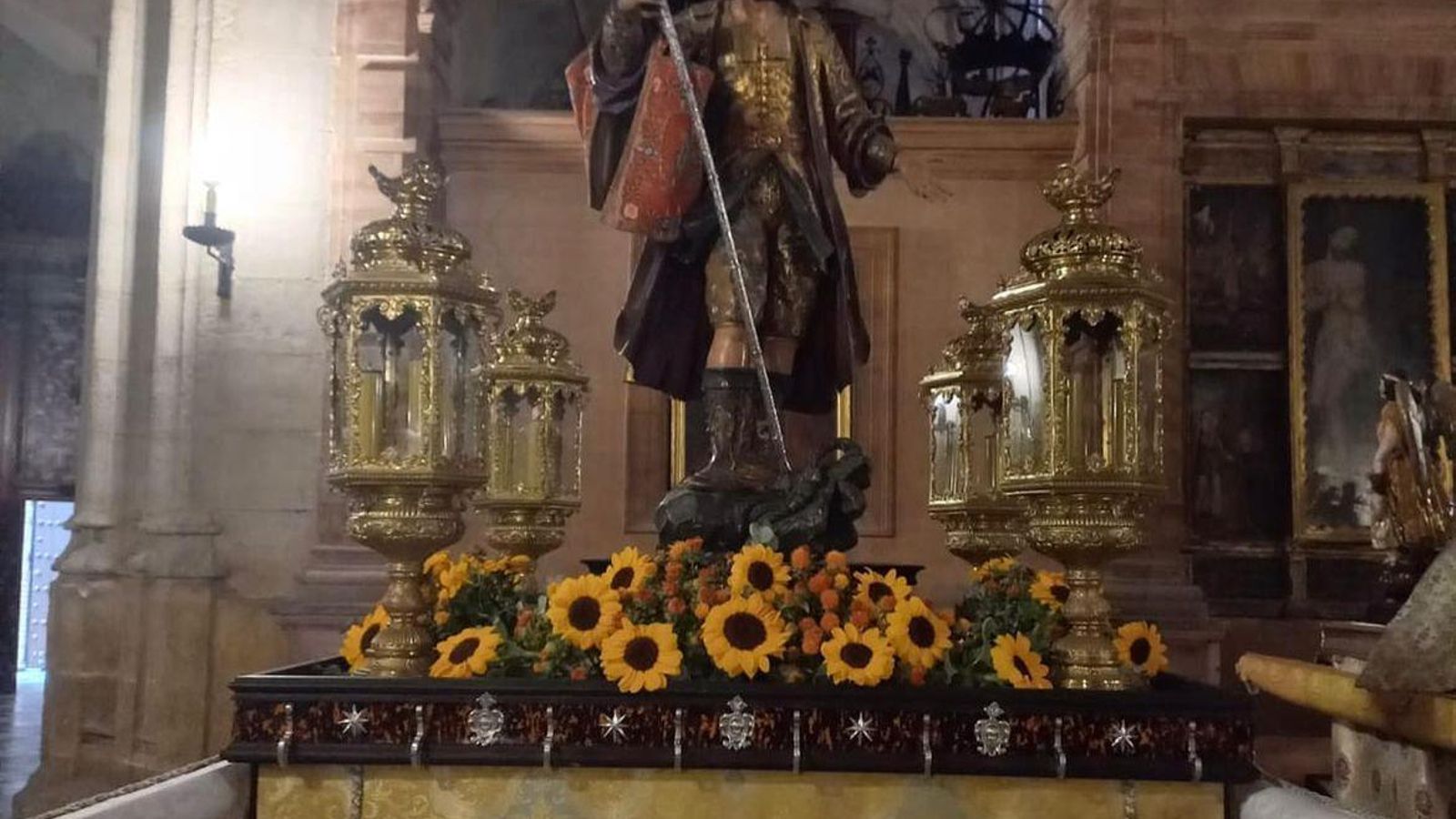 San Isidro Labrador en sus andas antes de la rogativa