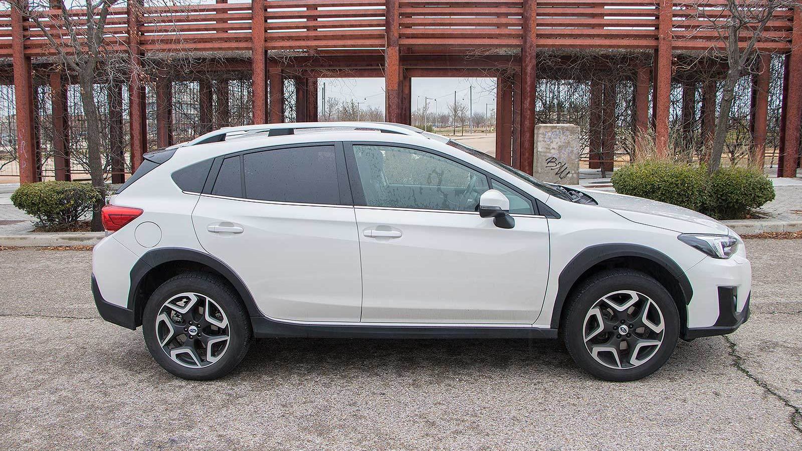 Dentro del segmento el XV es un todocamino con unas dimensiones compactas.