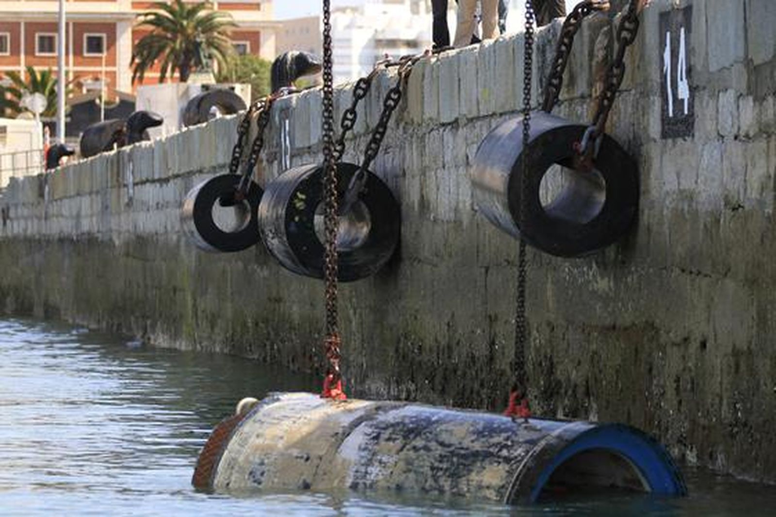 La construcción del aliviadero de pluviales en la plaza de San Juan de Dios culmina su primera fase.

Foto: Almudena Torres