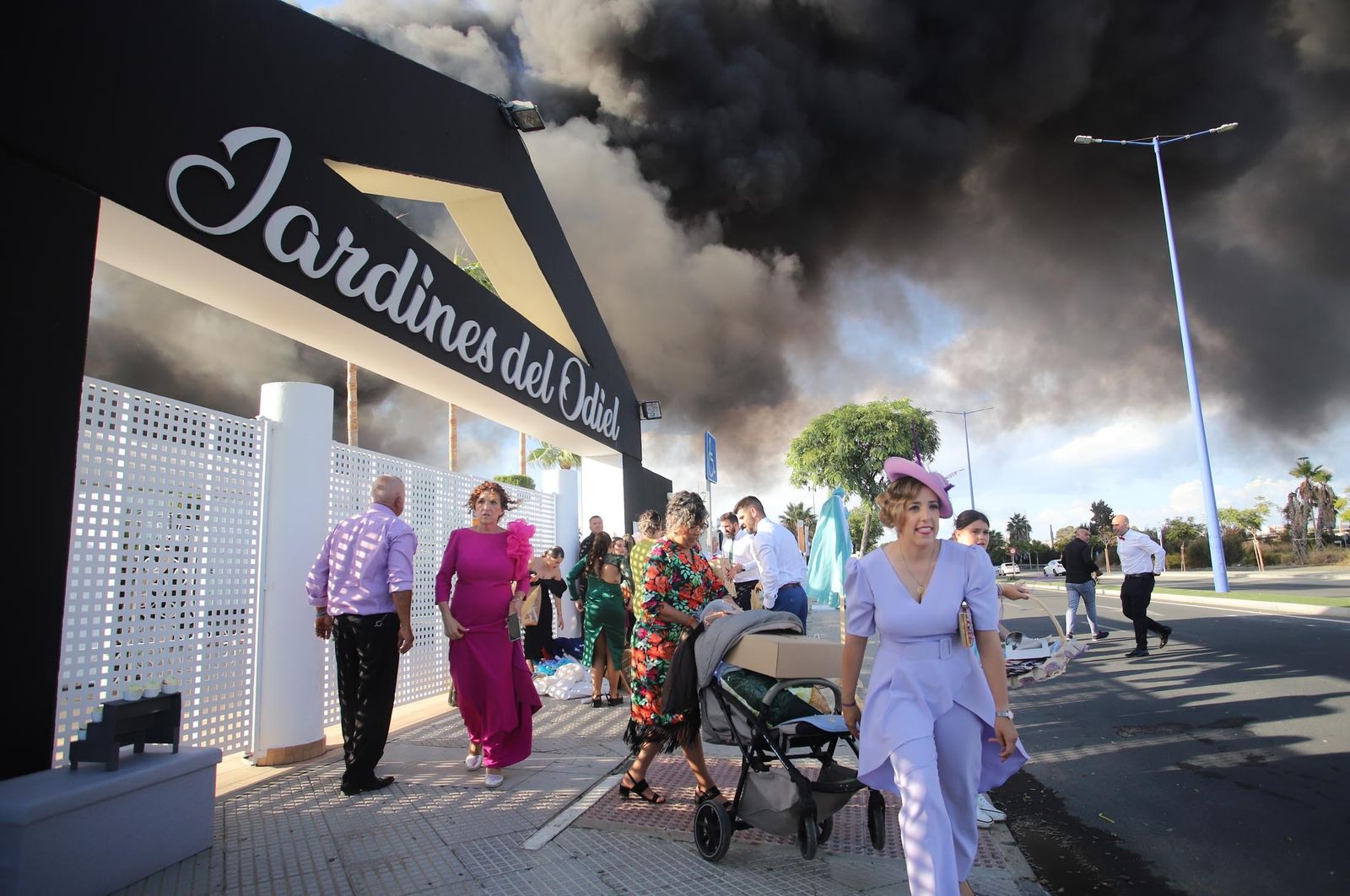 Imágenes del incendio en las instalaciones de Hierros España