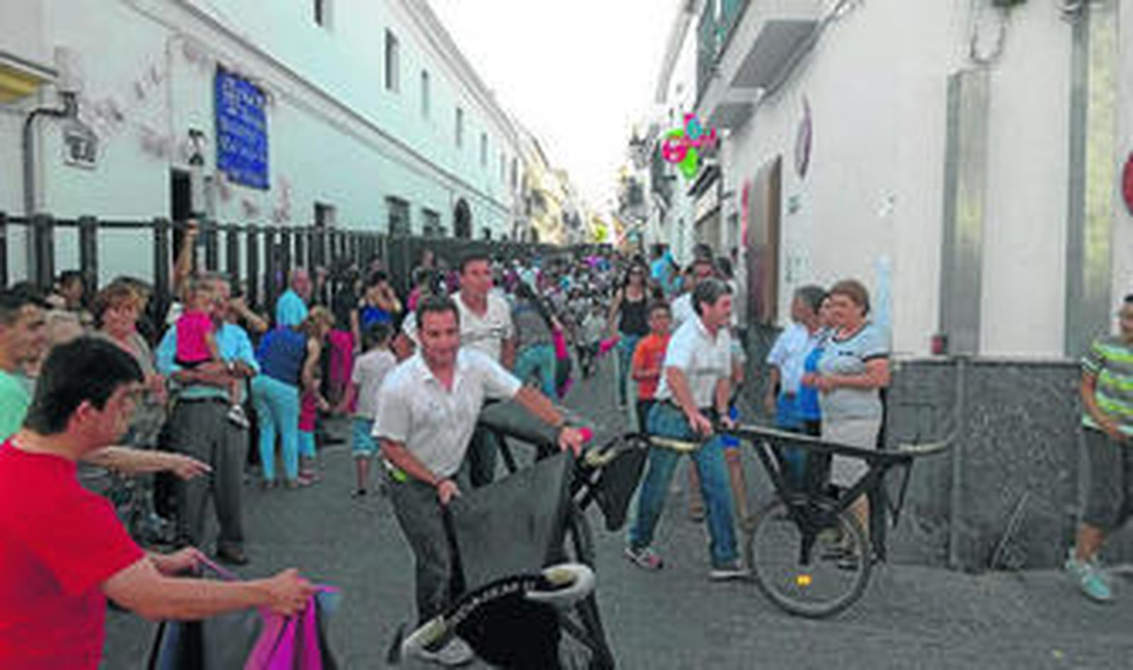 El pasado año los pequeños pudieron disfrutar del recorrido oficial que los mayores realizan con toros de verdad.