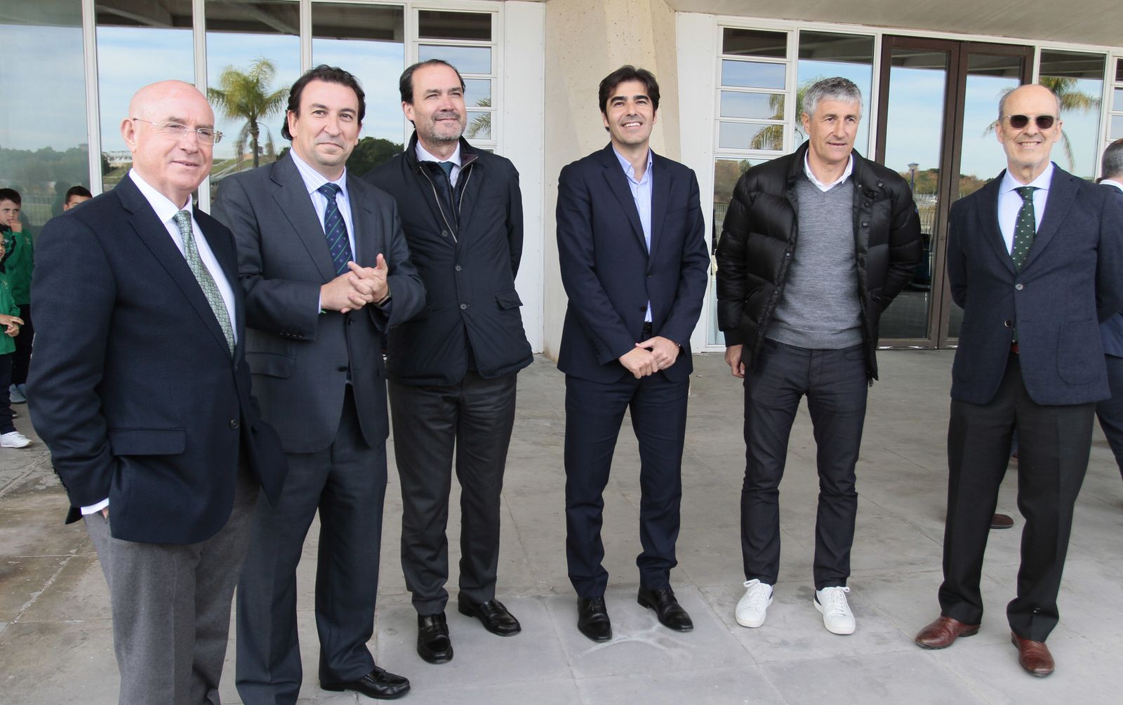 Serra, Catalán, Haro y Setién, antes del almuerzo navideño del Betis.