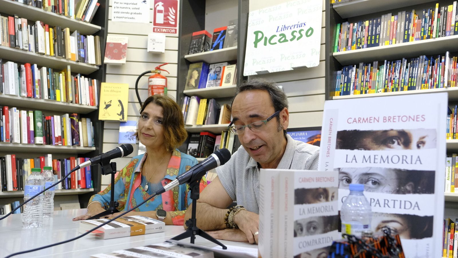José Luis López presenta a Carmen Bretones, autora de la novela finalista del premio Fernando Lara.