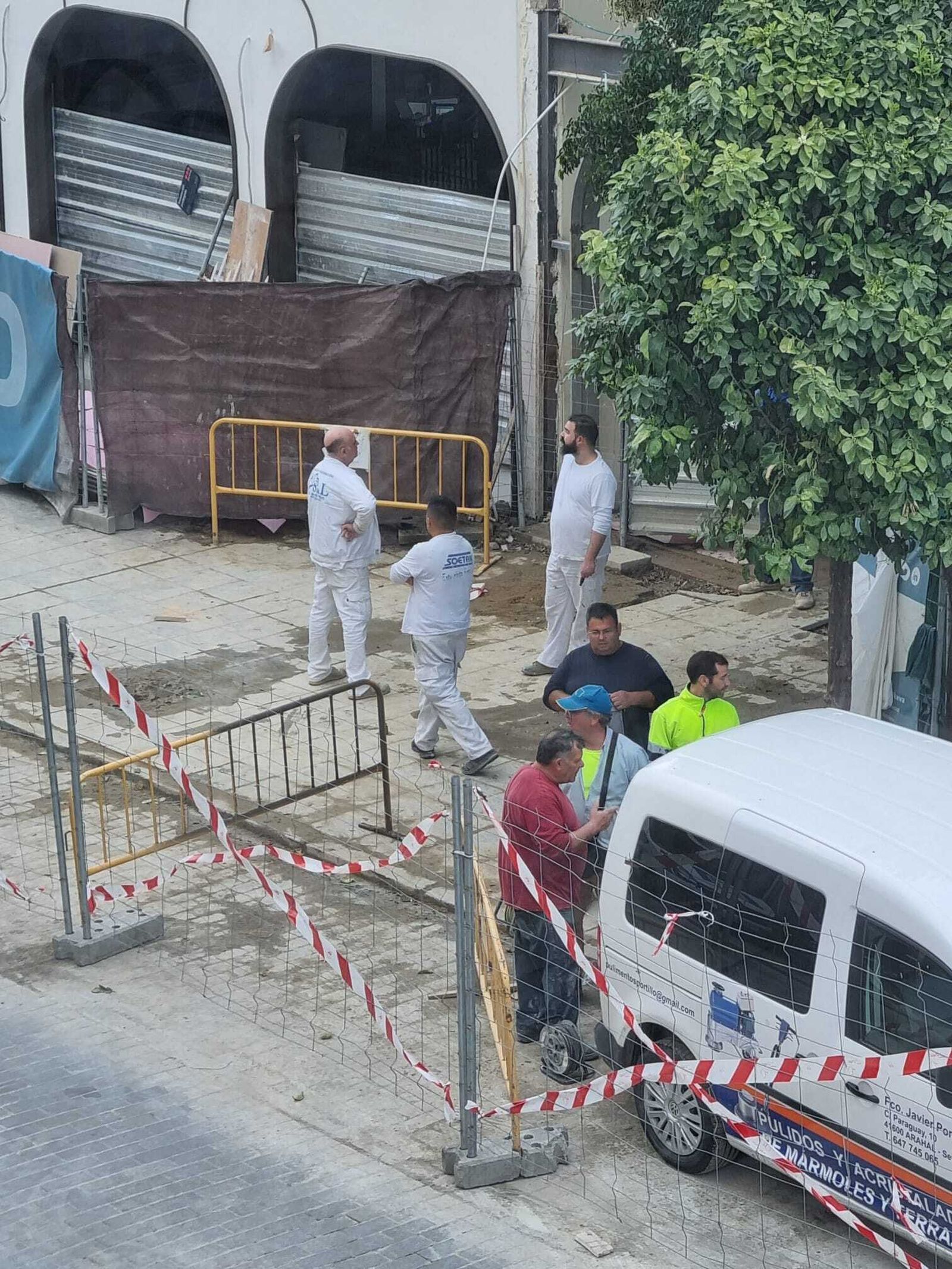 Operarios en Río Grande estos días.