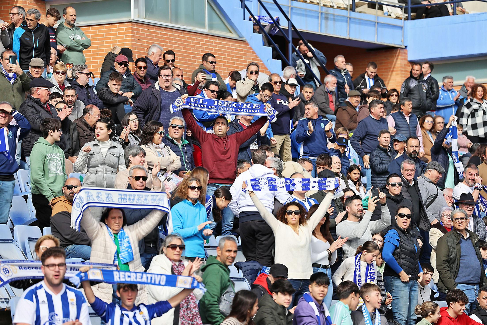 Ambiente en las gradas del Recreativo de Huelva vs AD Ceuta FC