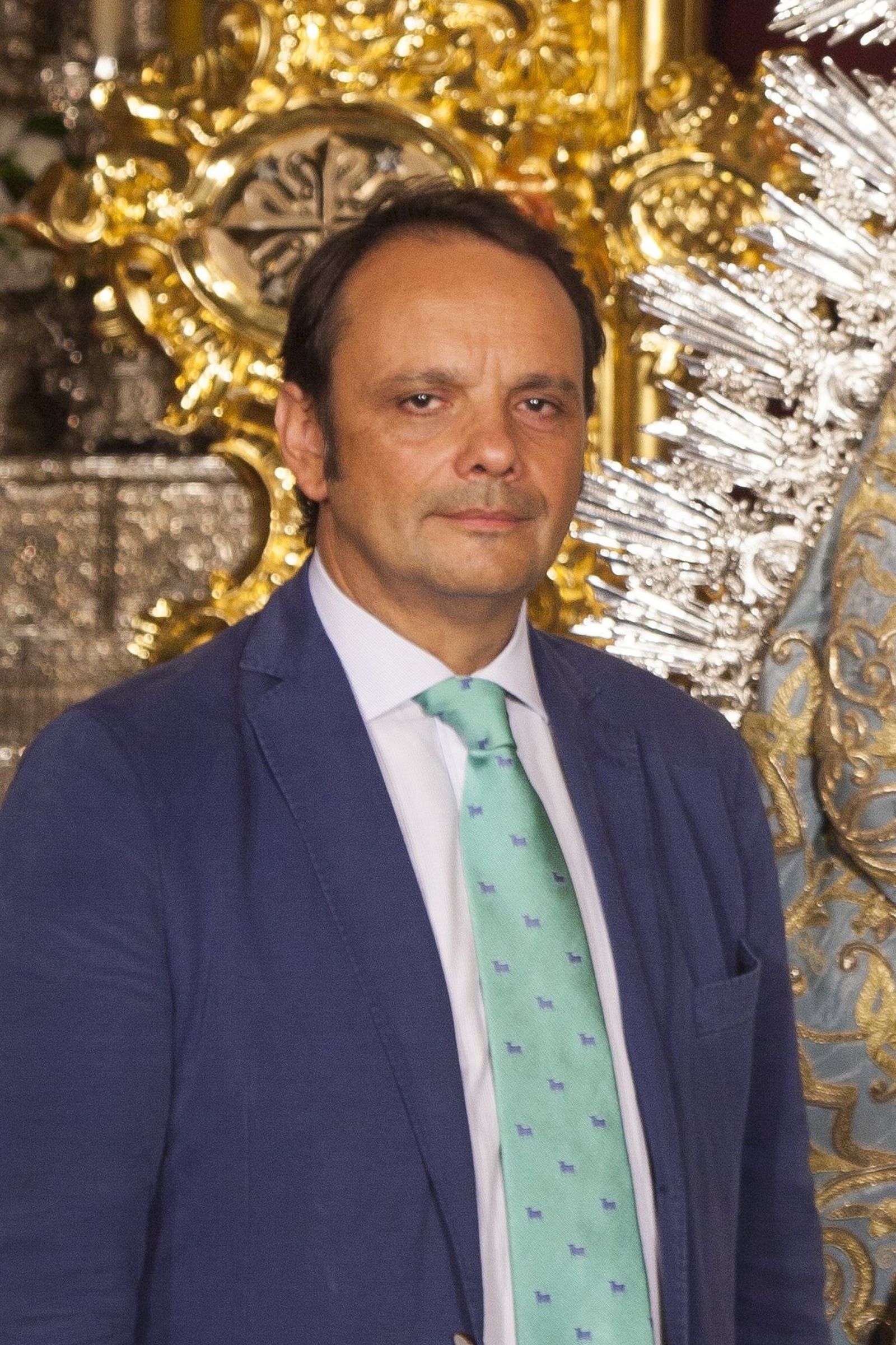 Fallece el mayordomo de la Hermandad de la Macarena, Francisco Cossío.