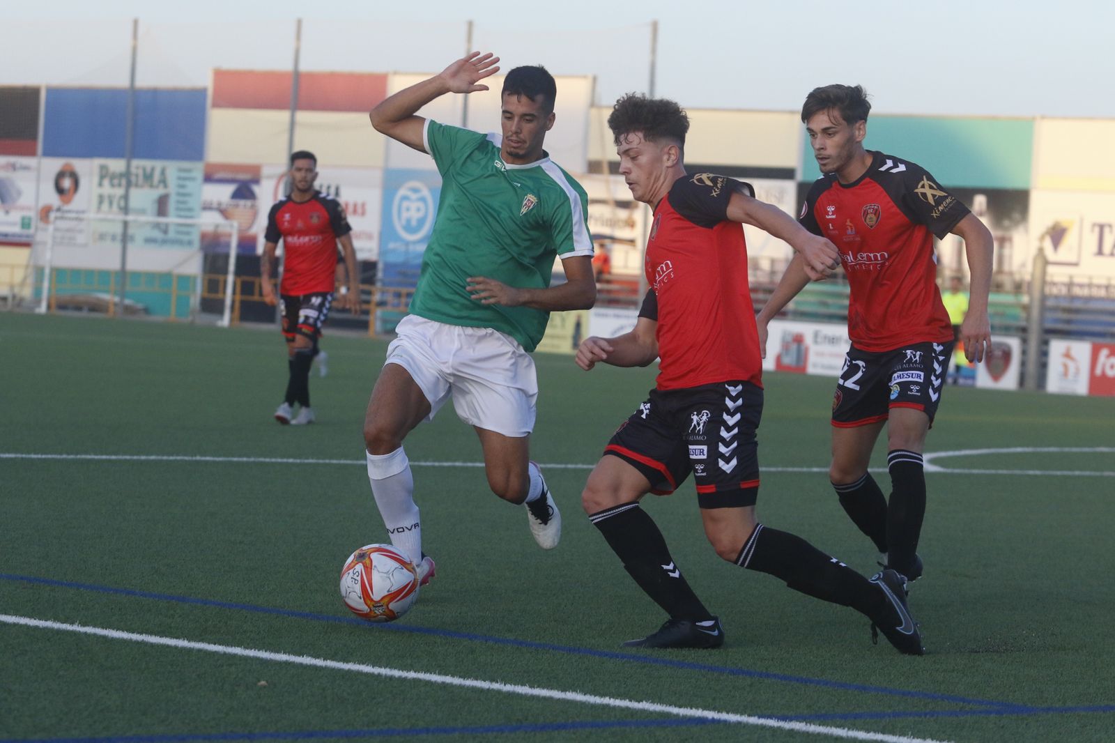 La victoria del Córdoba CF ante el Salerm Puente Genil, en imágenes