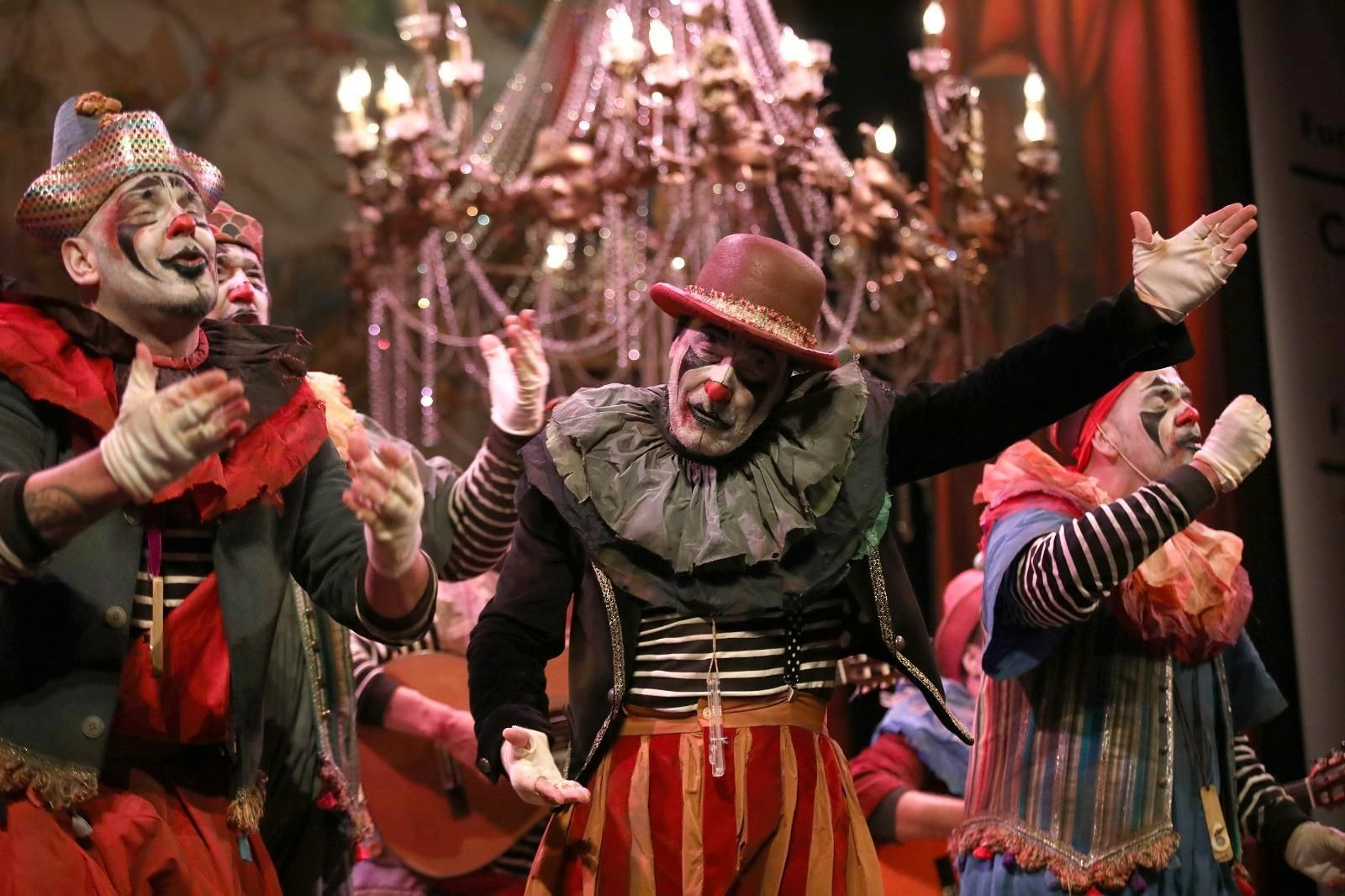 Martínez Ares cantando ayer con su comparsa.