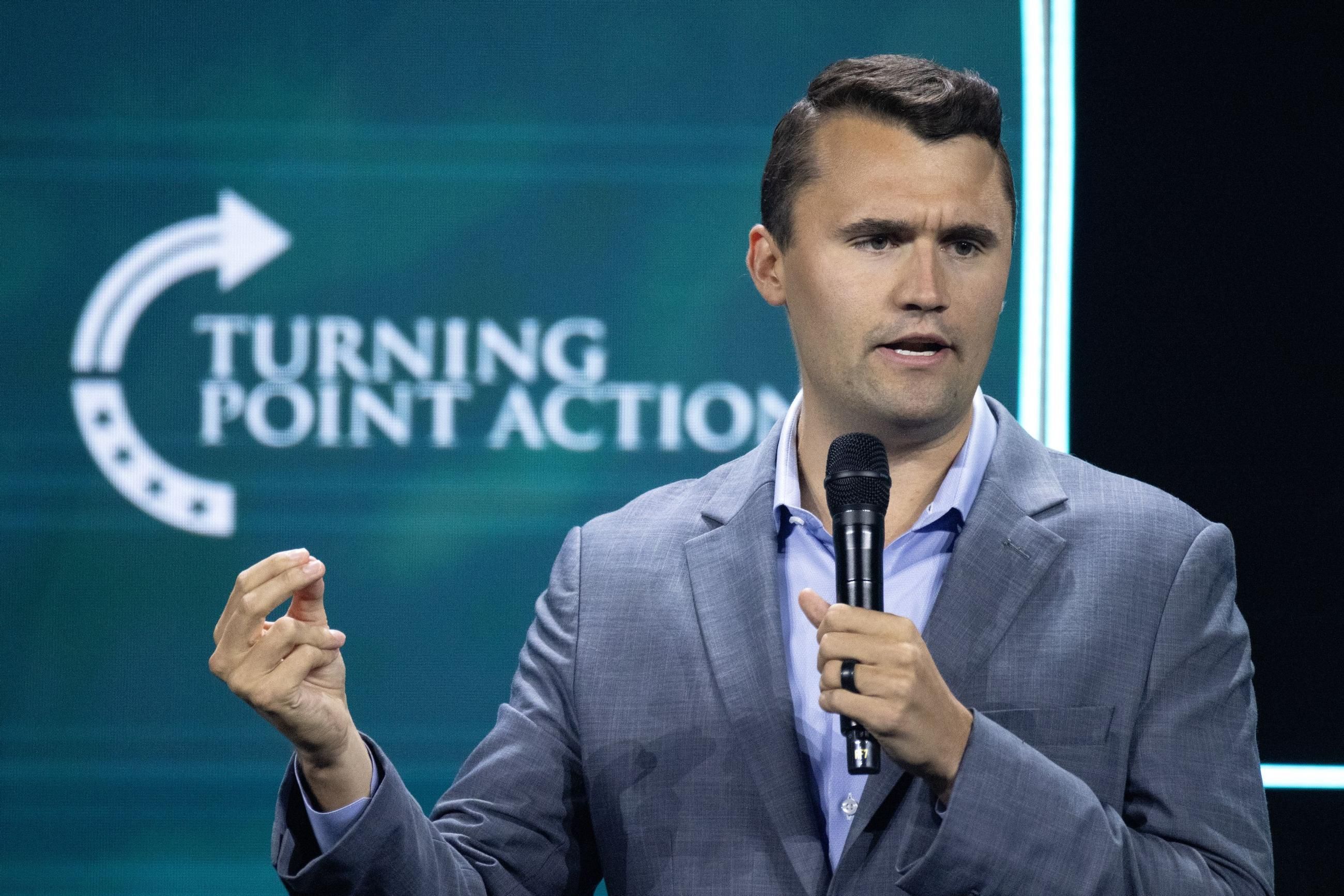 El activista e influencer Charlie  Kirk, aliado de Trump, muere tras sufrir un disparo
