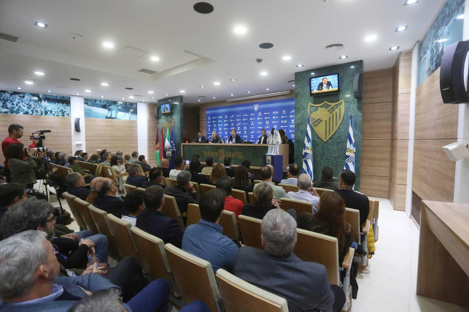 La presentación de "El niño que soñó con pisar La Rosaleda"