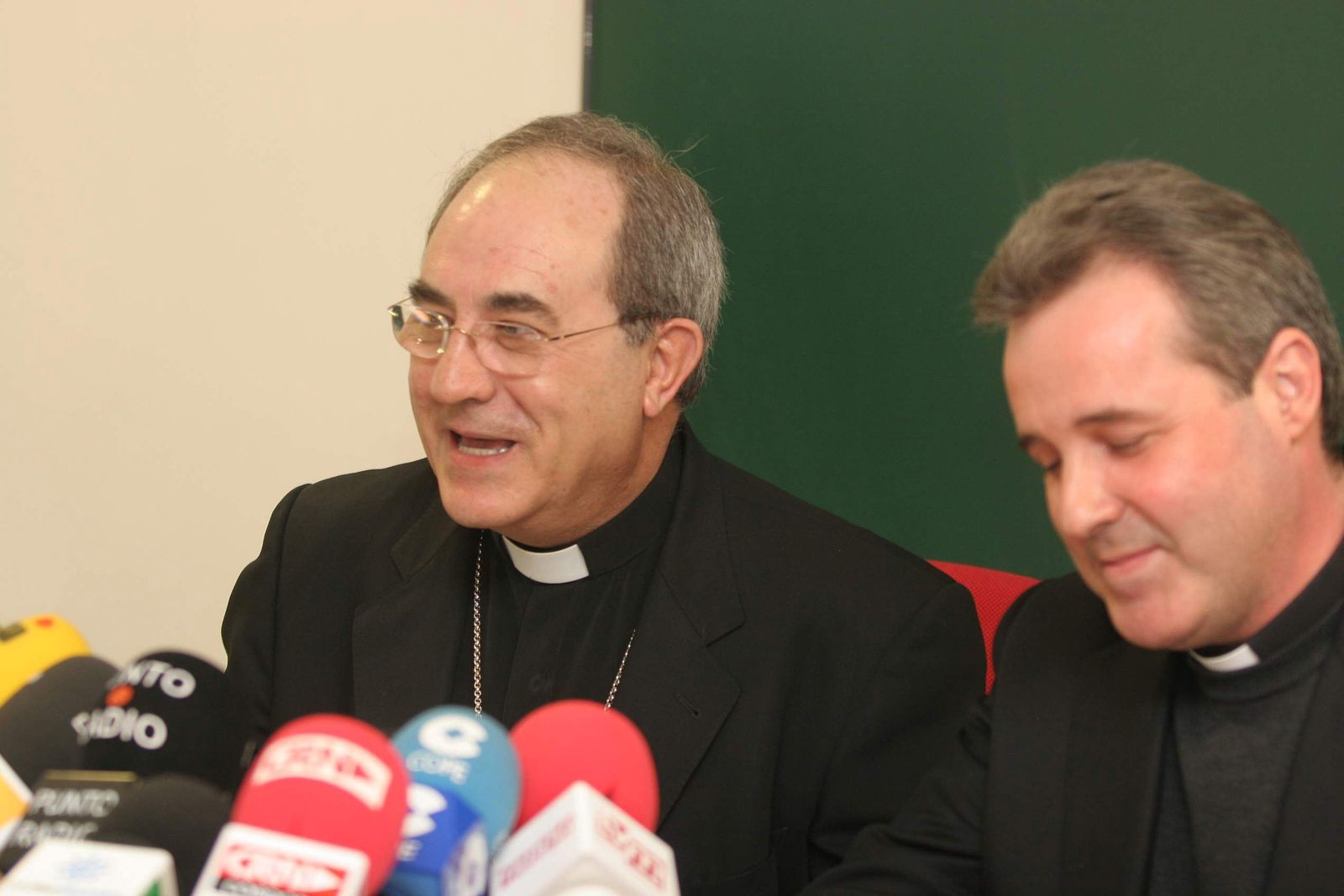 Monseñor Asenjo y monseñor Iceta durante una rueda de prensa celebrada en Córdoba en 2008.