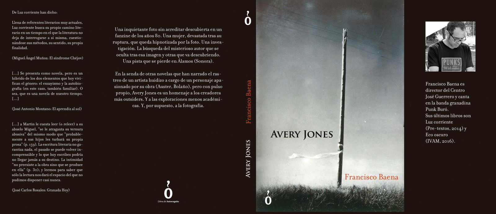 Francisco Baena posa en el interior de su casa.