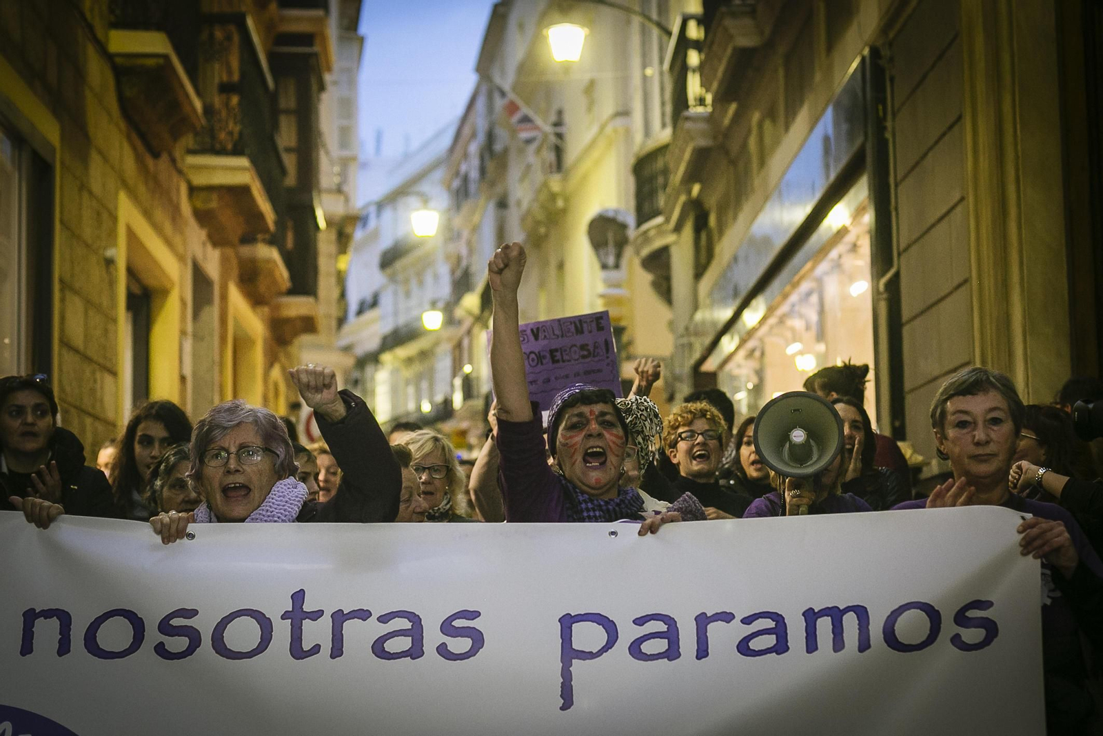 Multitudinaria manifestación por el Día de la Mujer