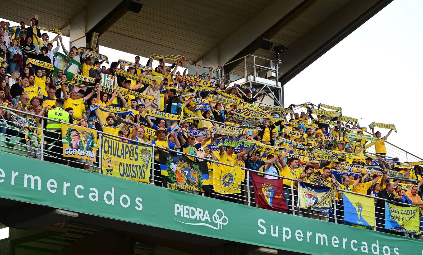 Seguidores del Cádiz en un partido como visitante.