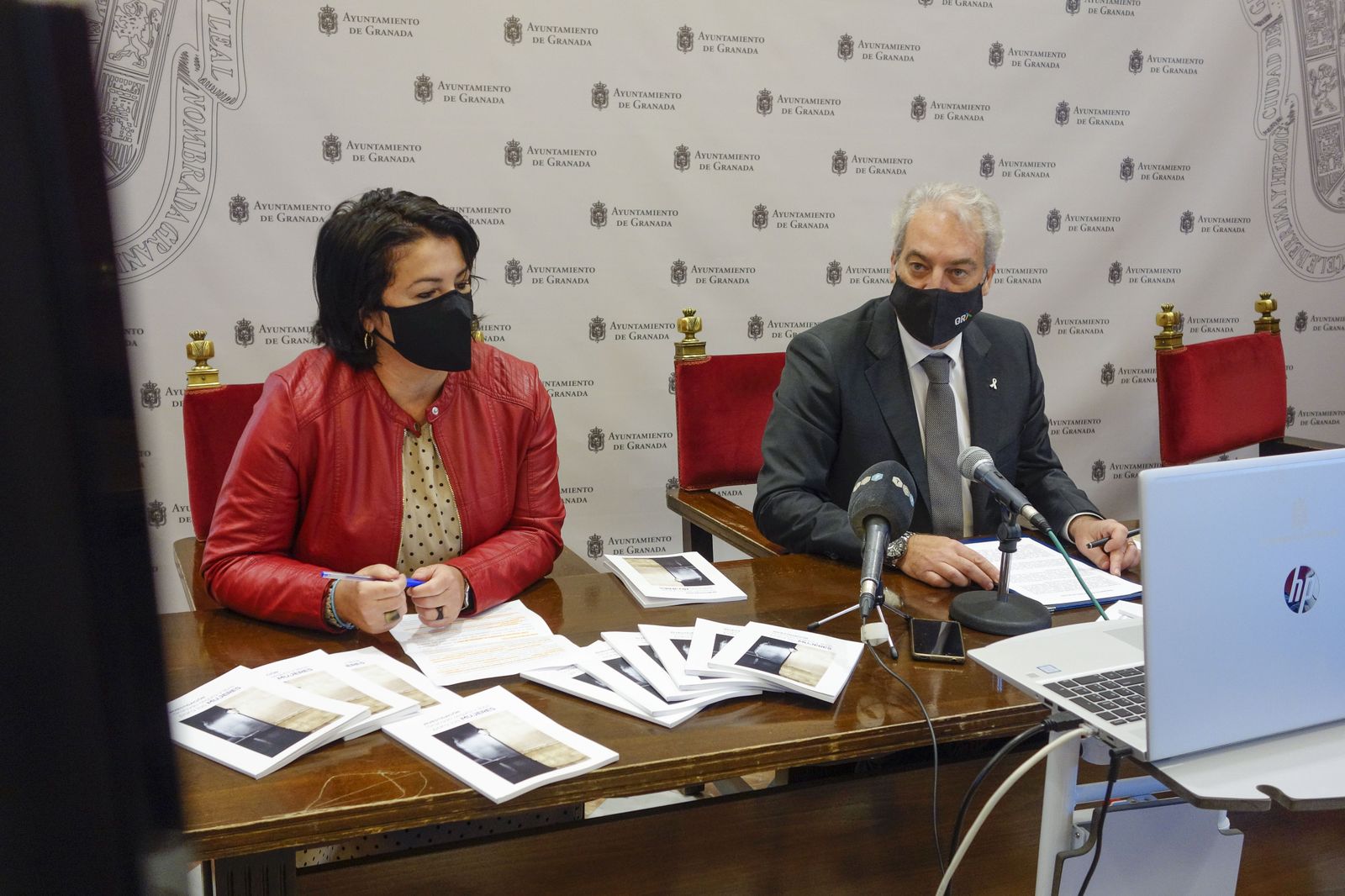 El libro escrito por Belinda López y Rocío Morales aborda la seguridad de la mujer en la capital