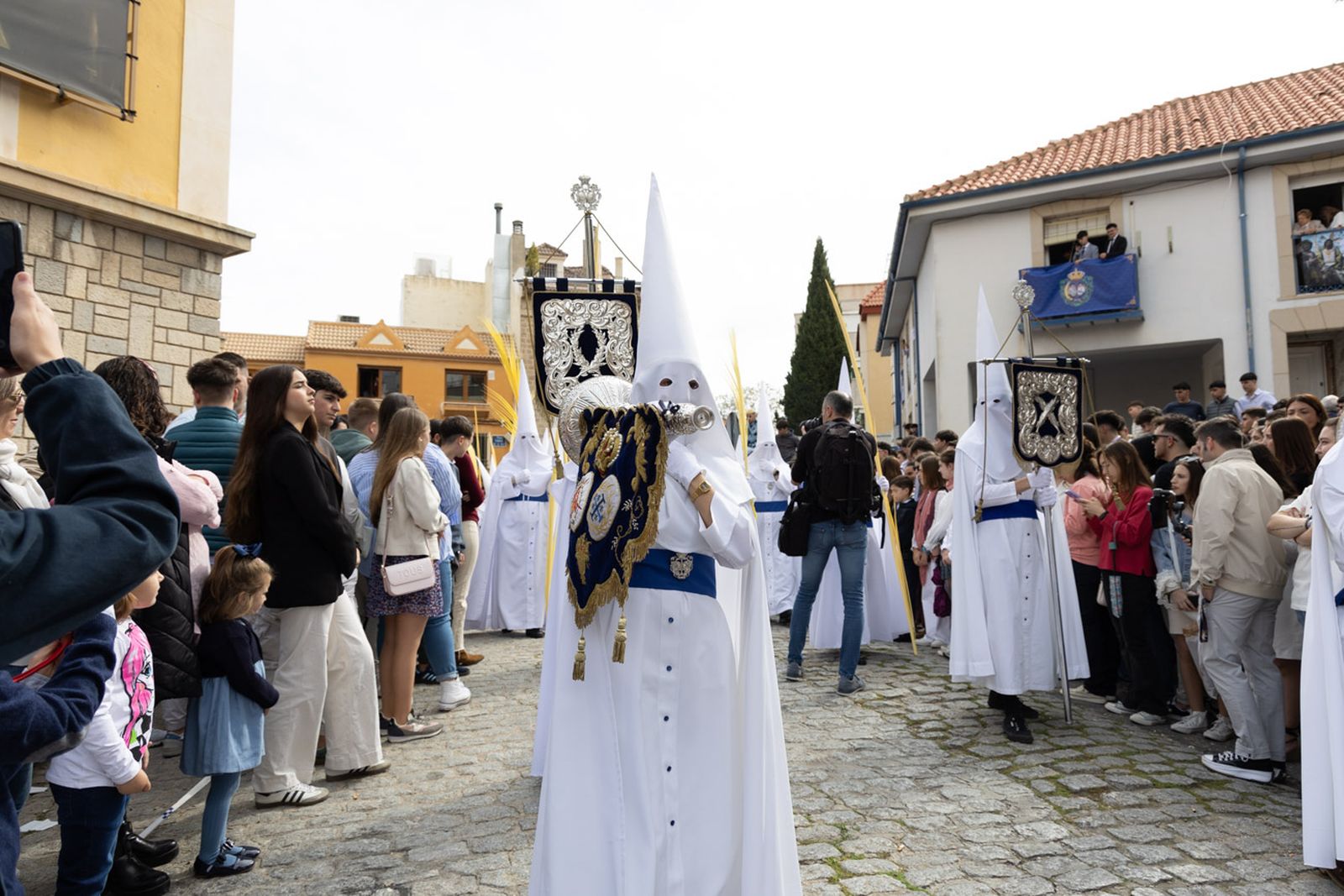 Los jiennenses se echan a la calle para presenciar la primera de las procesiones de la jornada: la Borriquilla (I)