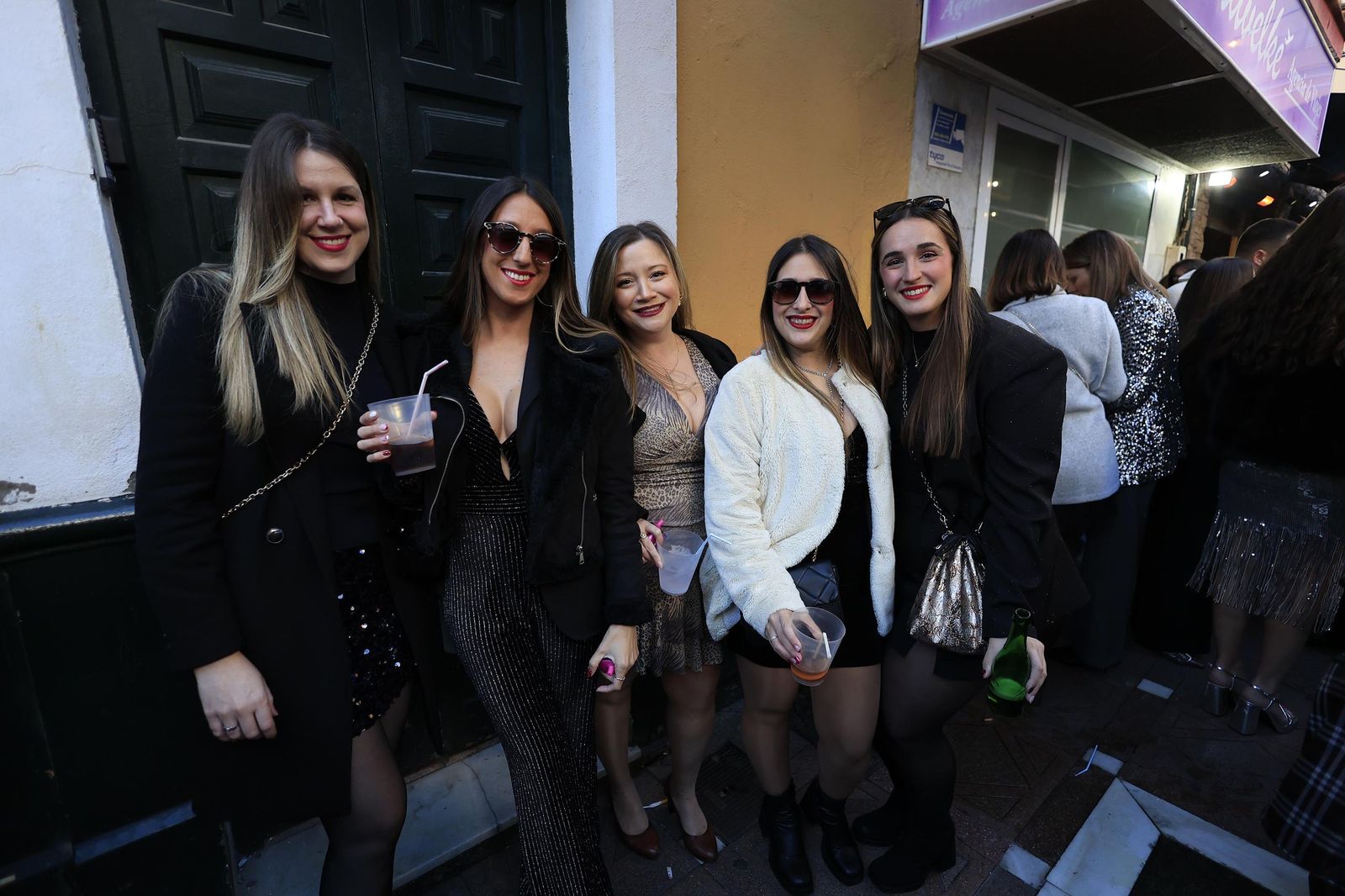 La Línea explota de gente en la tardebuena más animada, en imágenes