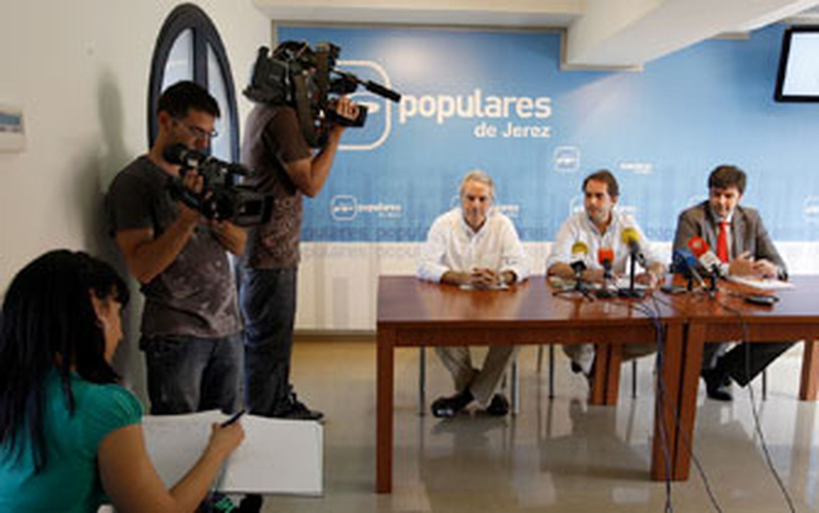 El PSOE debe retirar dos campañas municipales que violan la ley electoral