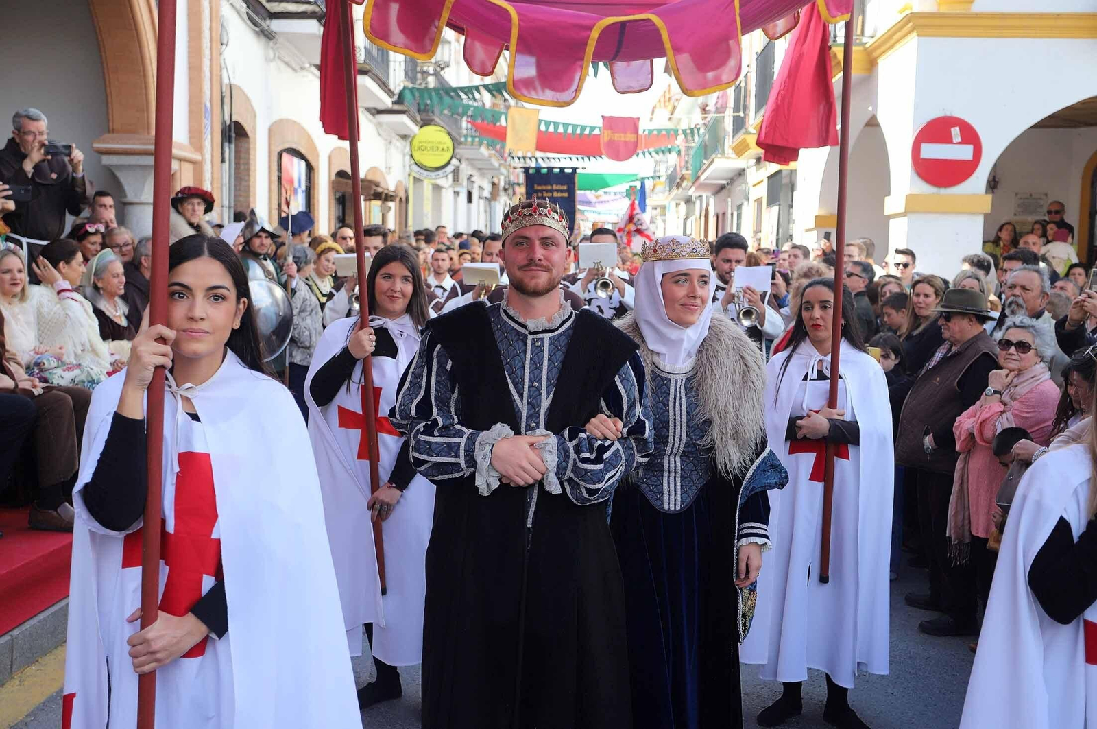 Imágenes del gran ambiente en la Feria Medieval de Palos de la Frontera, Huelva