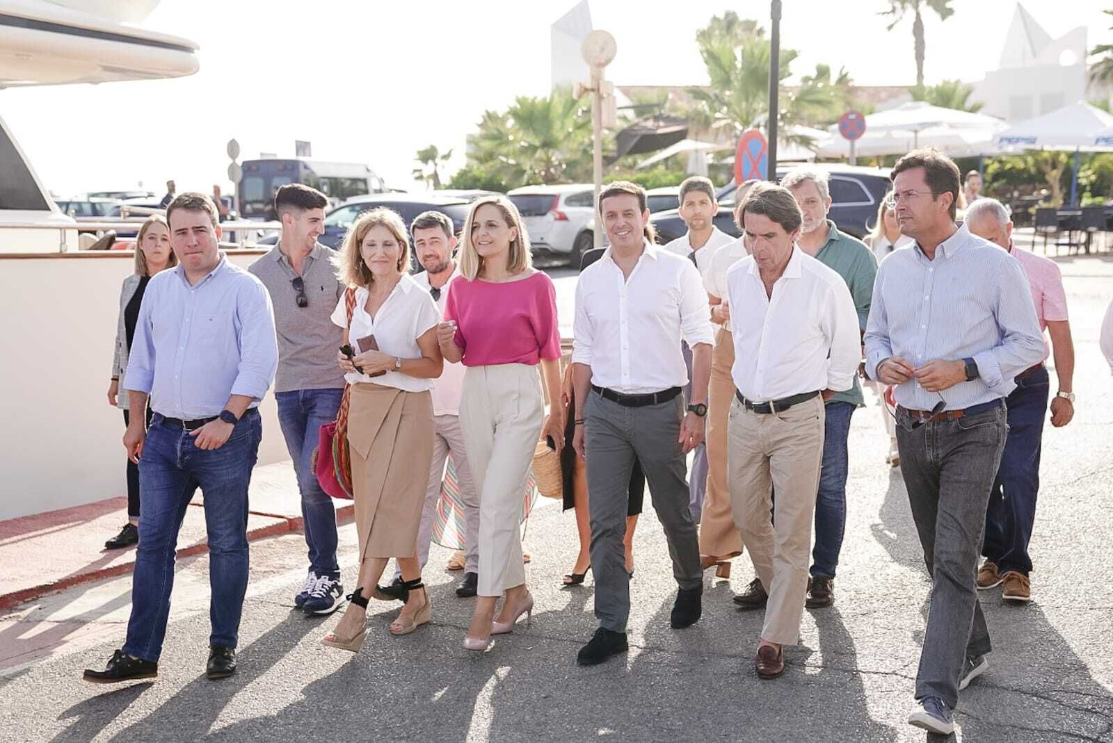 José María Aznar durante su visita a Almerimar.