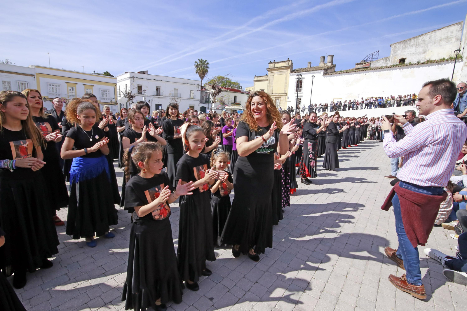 Himno Andaluz a guitarra y flashmob flamenco por el día de Andalucía