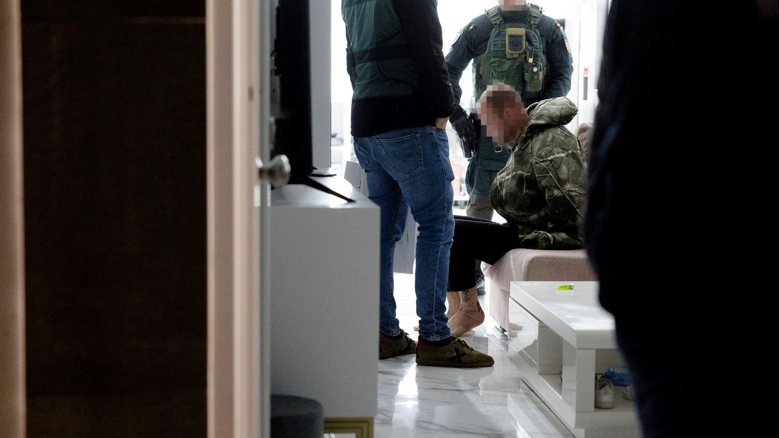 Uno de los líderes del grupo, detenido en su casa.