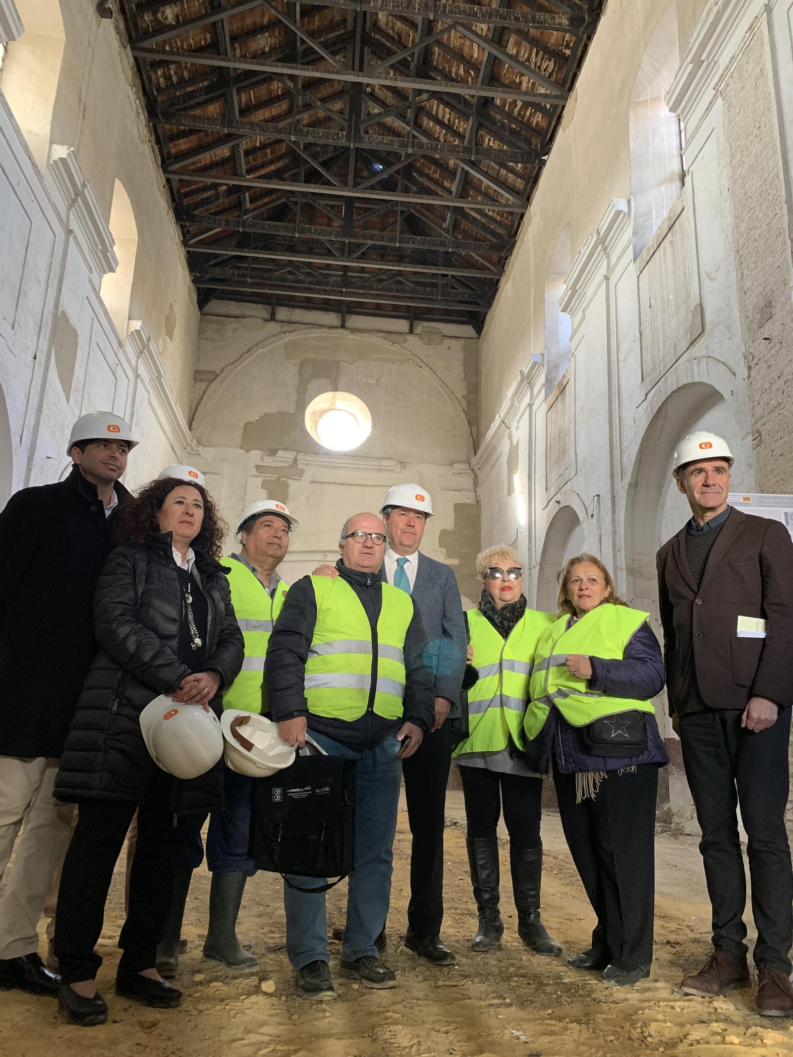 El alcalde, Juan Espadas; y el delegado de Urbanismo, Antonio Muñoz, durante una visita a San Laureano.