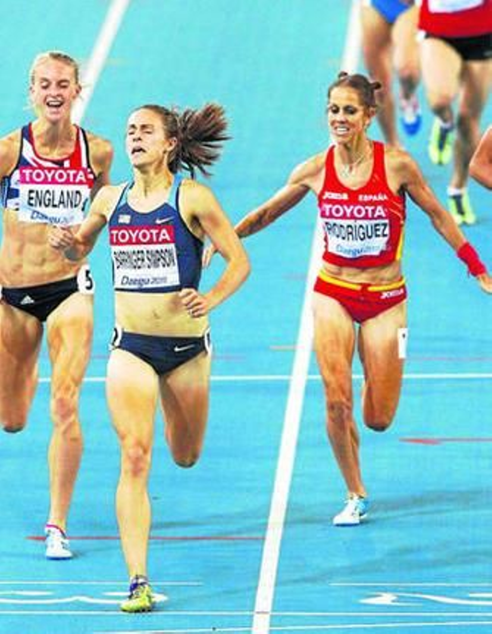 La estadounidense Barringer y la británica England adelantan en el sprint final a Natalia Rodríguez.
