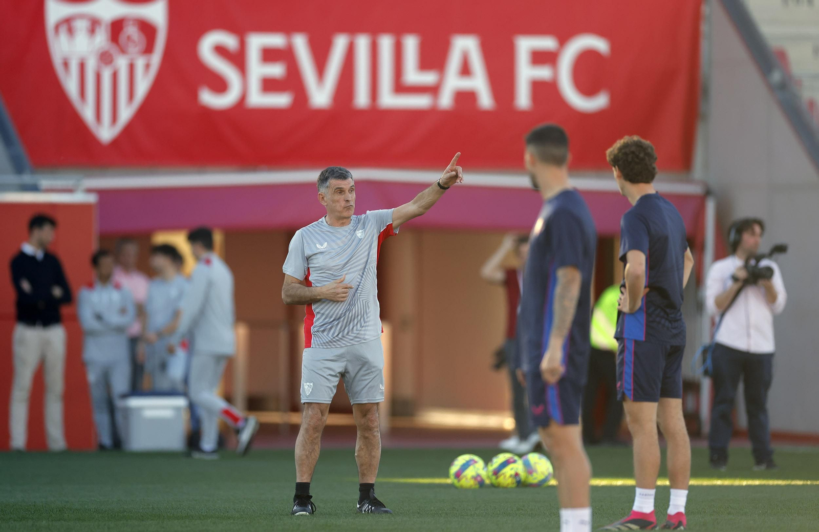 El primer entrenamiento de Mendilibar como entrenador del Sevilla Fc, en imágenes