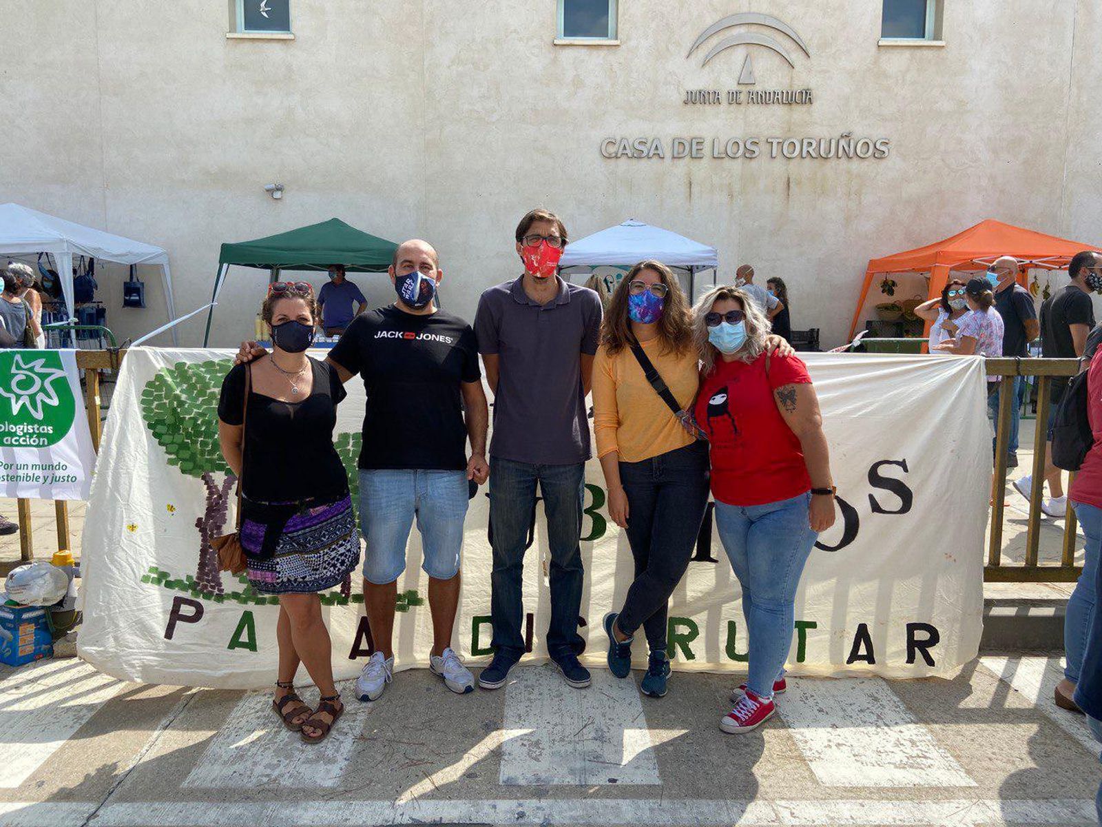 Gran participación en la cadena humana a las puertas de Los Toruños