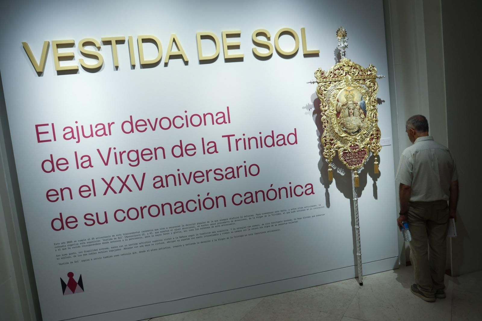 La exposición 'Vestida de Sol' del Cautivo en el Museo de Málaga, en imágenes