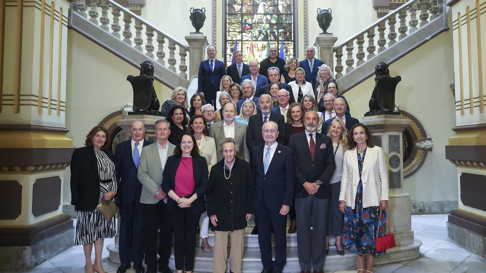 Familia de Alarcón Luján durante el acto en el Ayuntamiento de Málaga