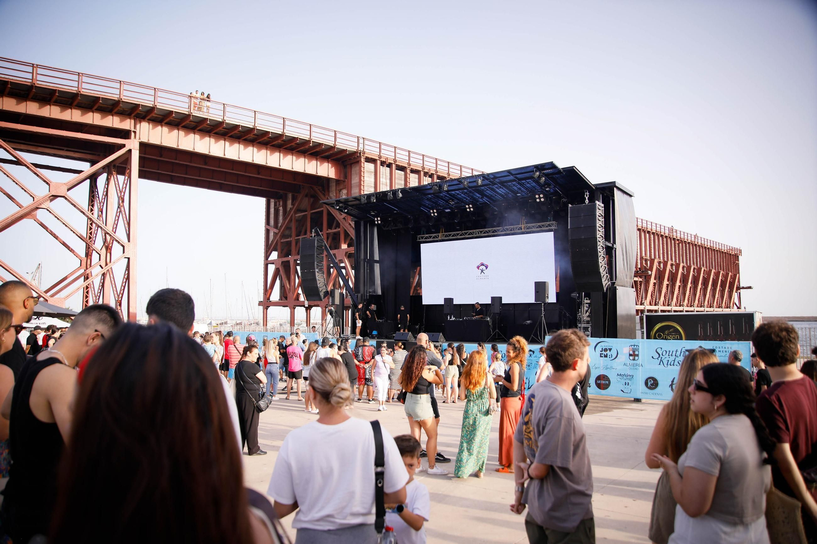 Imágenes del Festival AlmeriArt en el Parque de las Almadrabillas