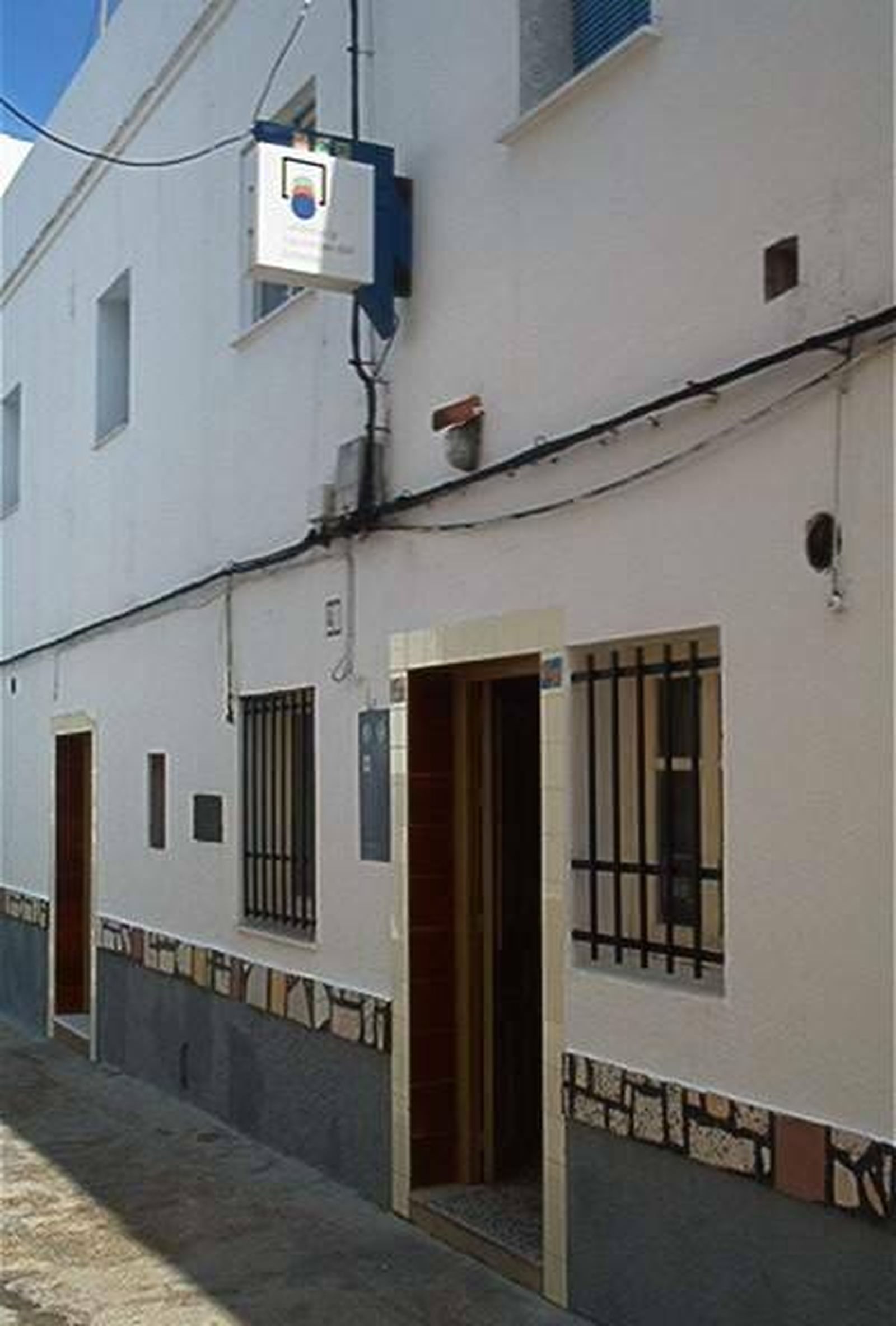 Los dos décimos con un premio de 12.000 euros se han vendio en el Bar Santiago de Conil.