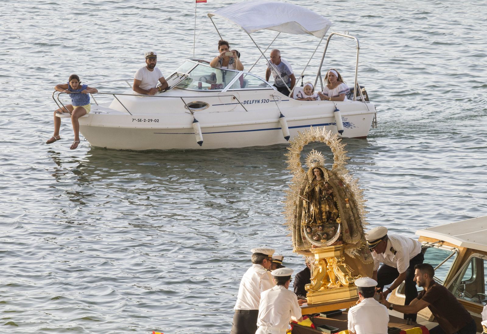Fervor carmelitano en el Guadalquivir