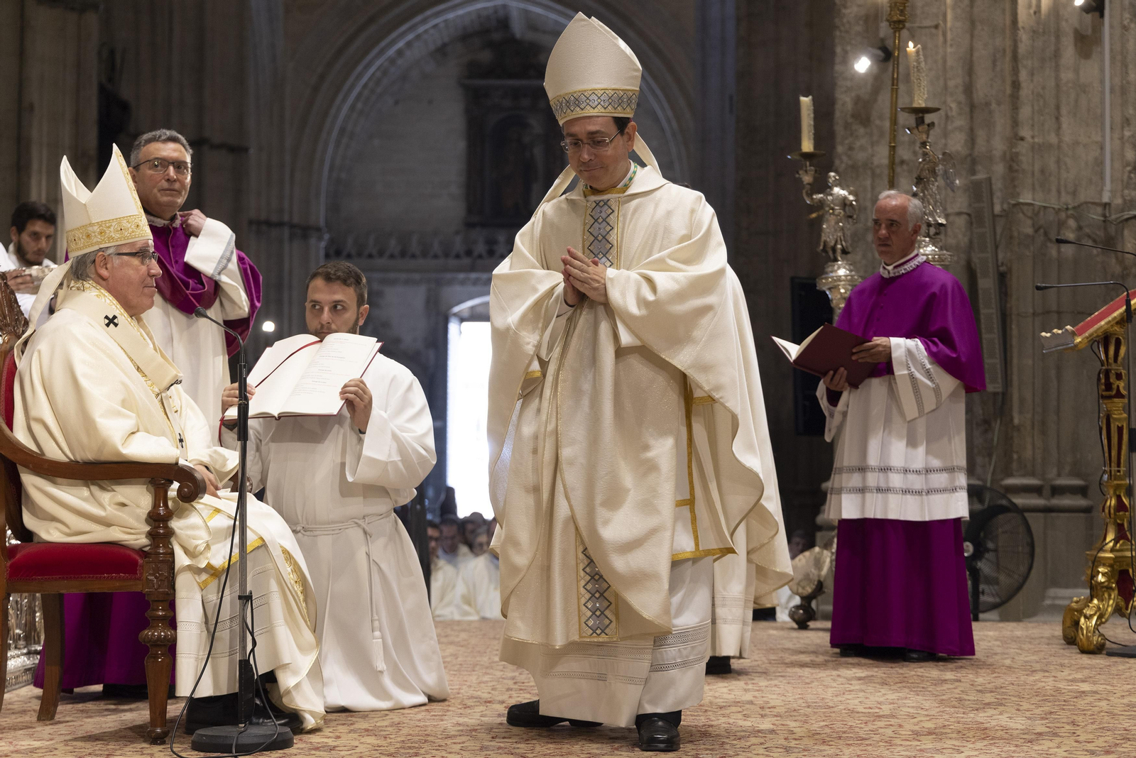 La ordenación episcopal de los dos nuevos obispos auxiliares de Sevilla, Teodoro León y Ramón Valdivia