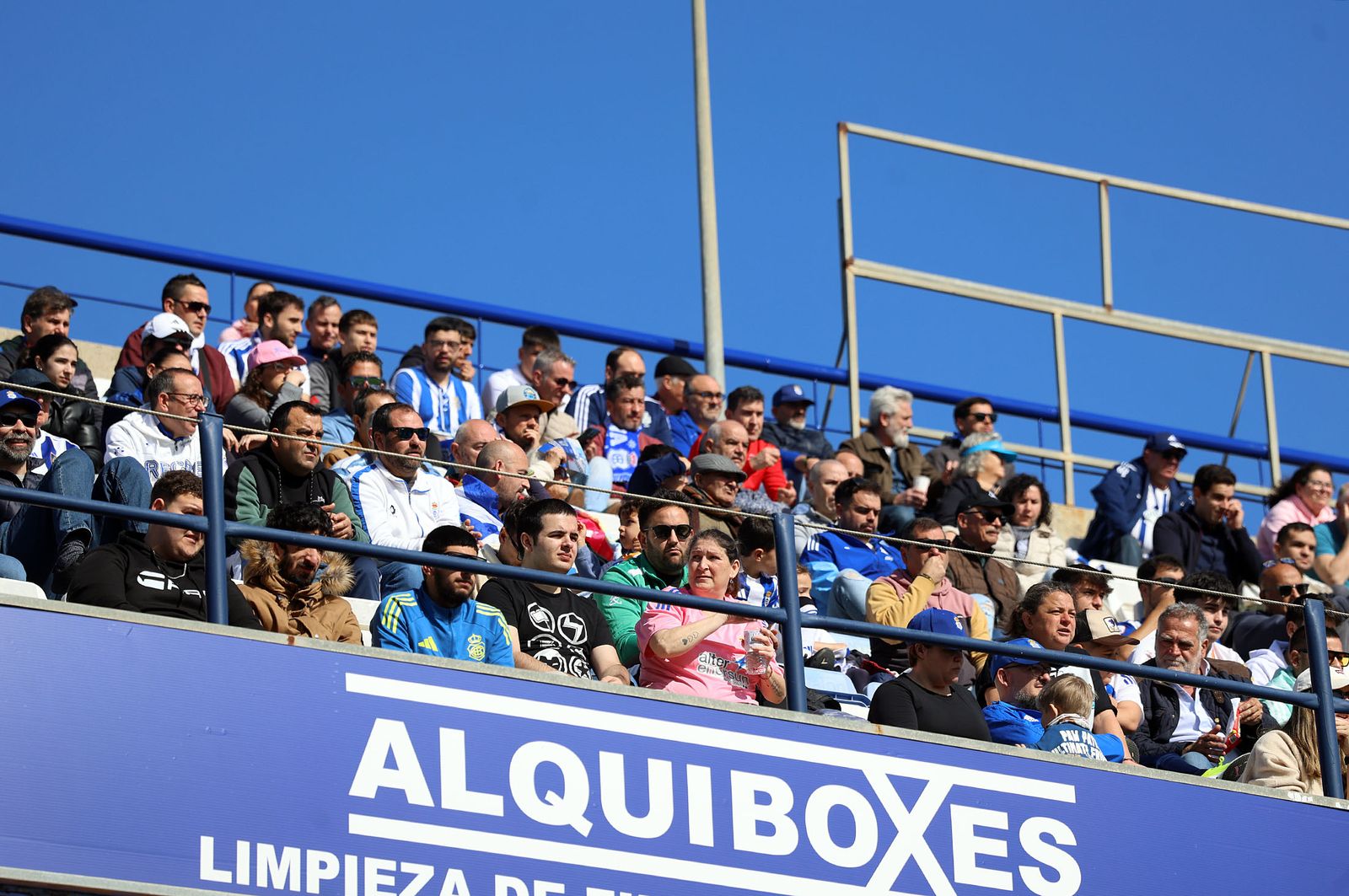 Búscate en las gradas del Nuevo Colombino en el Recre-Yeclano