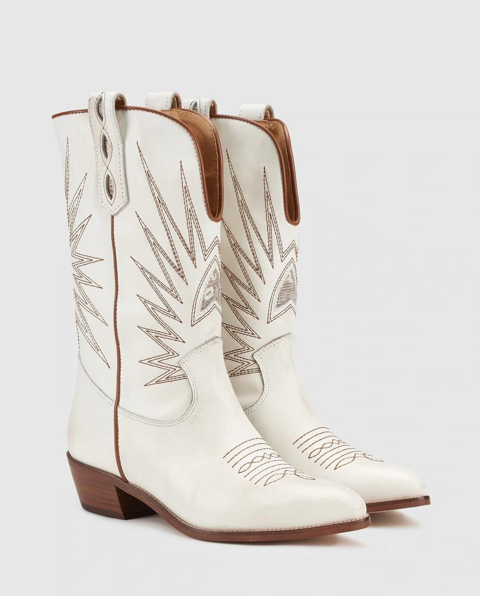 Botas cowboy de la firma Alpe (antes 129,95 euros, ahora 90,95 euros). Botas cowboy de la firma Alpe (antes 129,95 euros, ahora 90,95 euros).