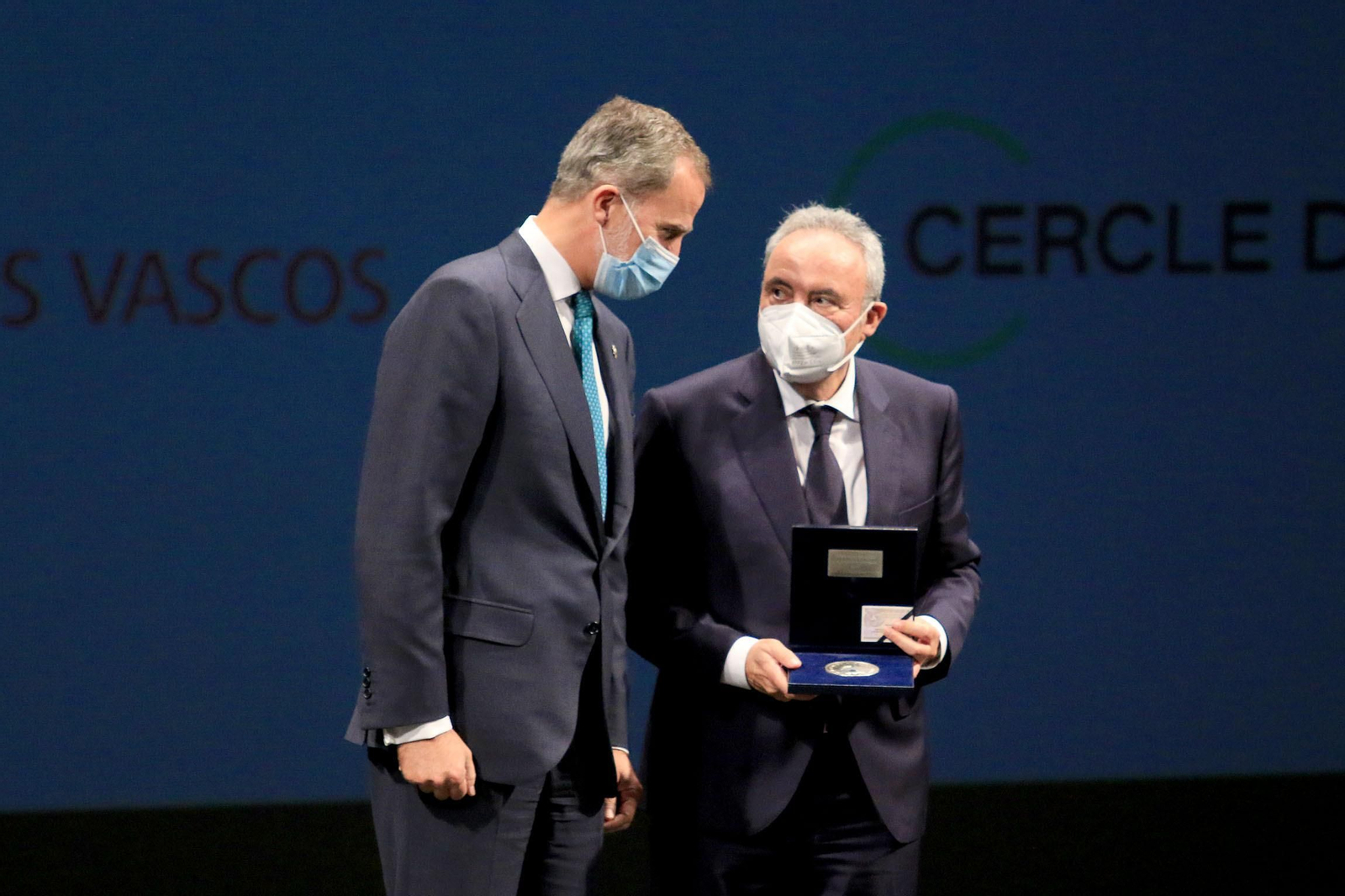 Fotogalería 'El Rey entrega el premio Reino de España a la Trayectora Empresarial a Paco Cosentino'