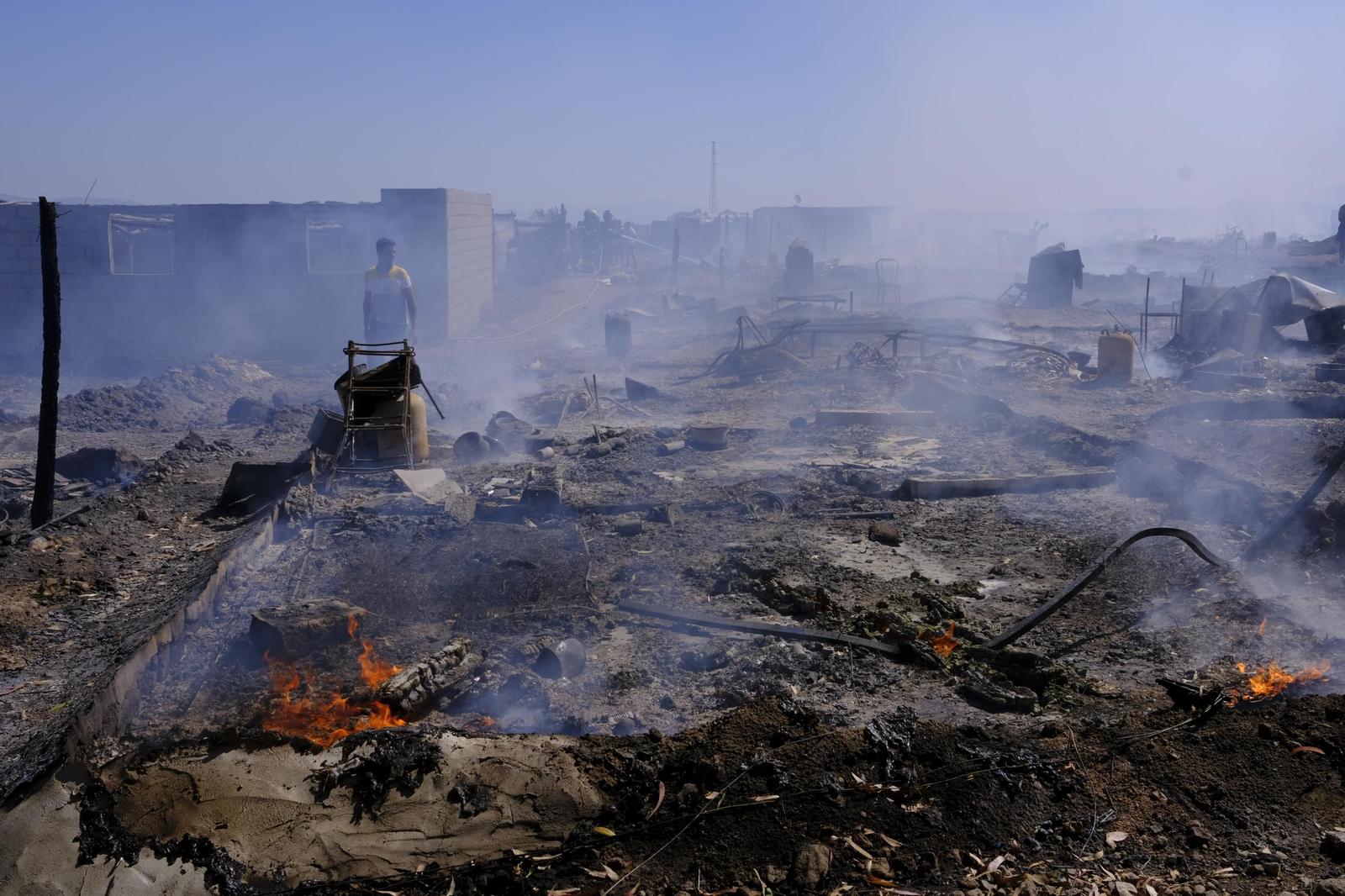 Fotogalería incendio asentamiento de chabolas en Atochares-Níjar (Almería)